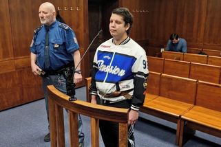 Rozdupal kamarádovi hlavu a chtěl mírnější trest, soud mu potvrdil 18 let - Novinky